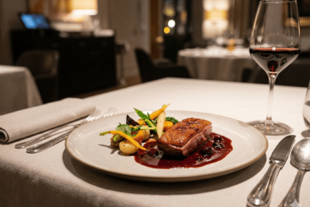 会食でもデートでも「料理の背景まで楽しめる」フレンチへ——レストランで、提供時に“ひと言説明”はしてもらえる？